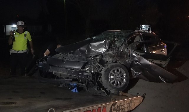 Muş'ta hafif ticari araç ile otomobil çarpıştı: 1'i bebek 8 kişi yaralandı