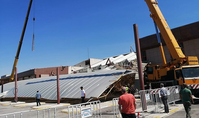 Otogarda çalışma yapan vincin halatı koptu, yürekler ağza geldi