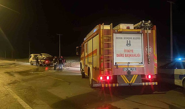 Otomobil aydınlatma direğine çarpıp takla attı: 2 yaralı