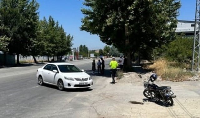 Otomobil ile motosiklet çarpıştı: 1 ağır yaralı