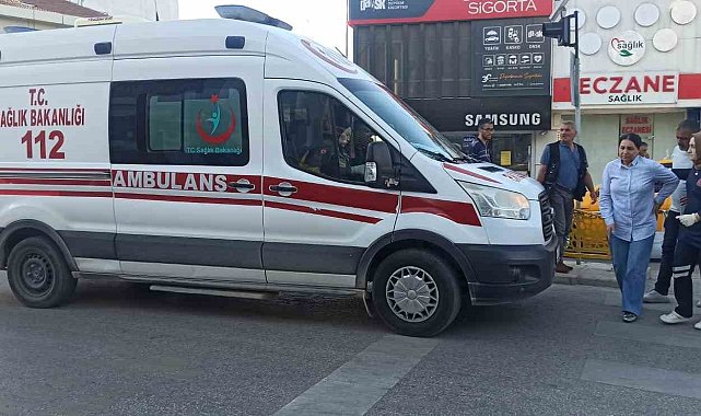 Otomobilin çarptığı kadın yaralandı