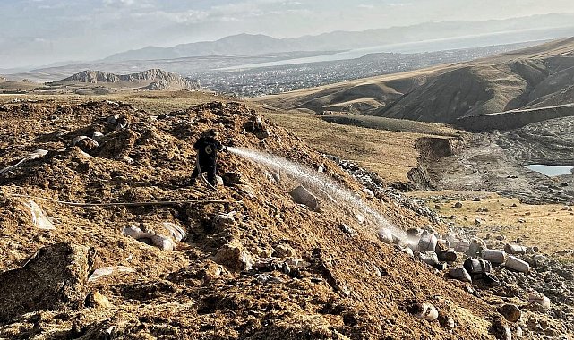 Samancılar sitesindeki yangın sonrası temizlik çalışmaları sürüyor