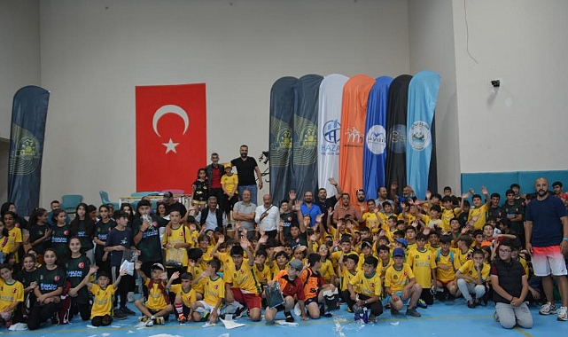 Sarıkamışlı sporculara malzeme desteği