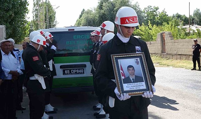 Şehit Enes Kırmızıkoç gözyaşları arasında son yolculuğuna uğurlandı