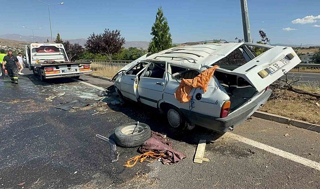 Takla atan araç kağıt gibi oldu: 2 yaralı