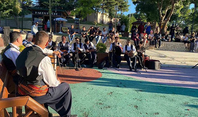 Tarihi Harput'ta parkta konser