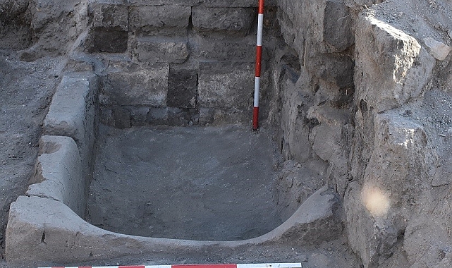 Taş küvet ortaya çıkartıldı