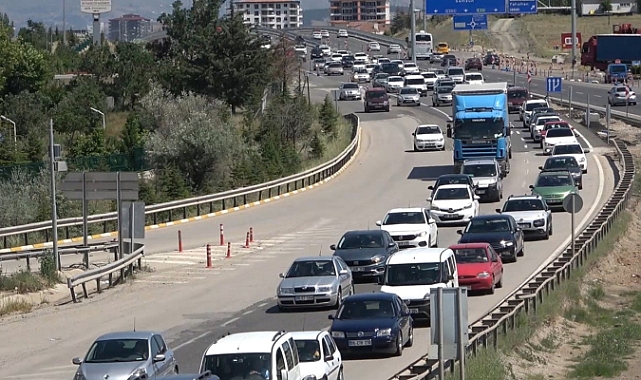 Tatilcilerin dönüş yolculuğu sürüyor