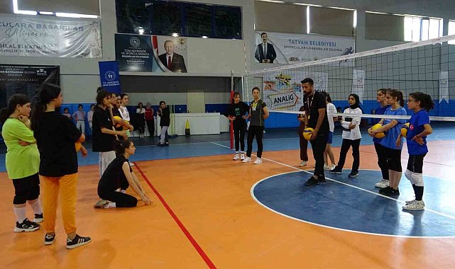 Tatvan'da voleybol eğitimine yoğun ilgi