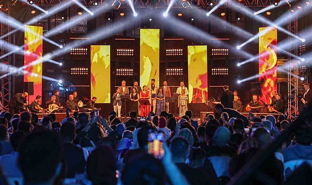 TRT sanatçıları Vanlılarla buluştu