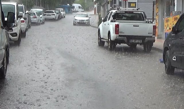 Tunceli'de zaman zaman sağanak yağış etkili oluyor