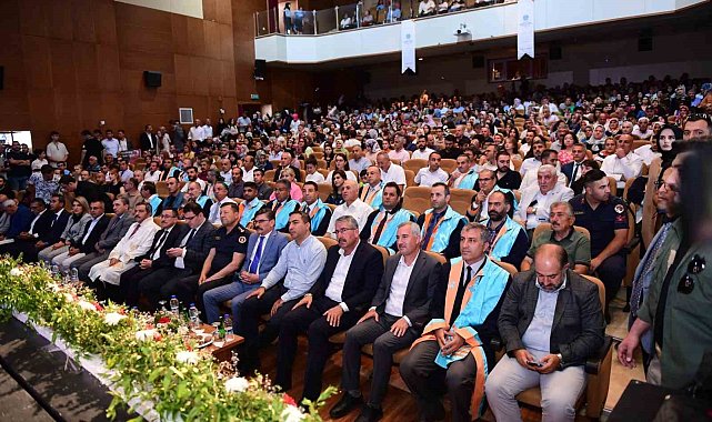 Turgut Özal Üniversitesi'nde mezuniyet coşkusu