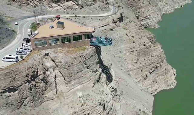 Türkiye'nin en büyük seyir terası ilgi odağı