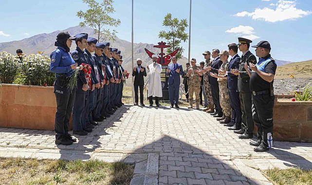 Uçak kazasında şehit olan 7 emniyet mensubu dualarla anıldı