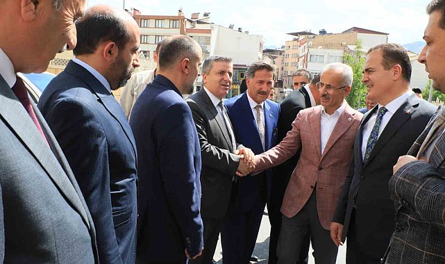 Ulaştırma Bakanı Uraloğlu Hakkari'de
