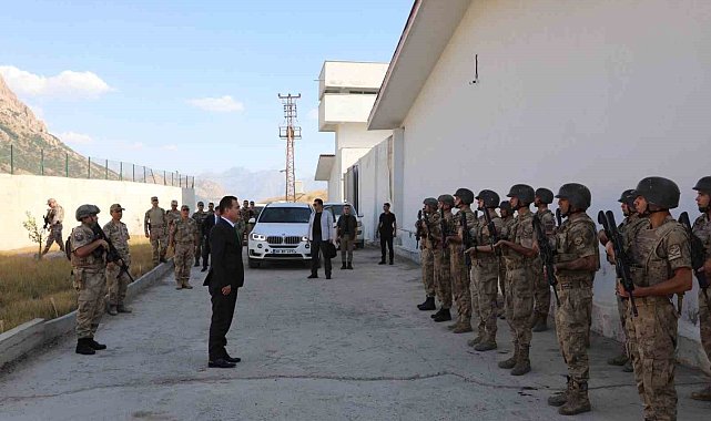 Vali Akbıyık, Beyyurdu Üs Bölgesi'ni ziyaret etti