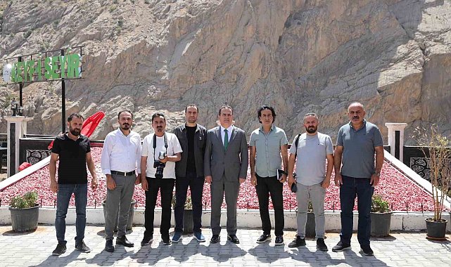 Vali Akbıyık, gazetecilerle bir araya geldi