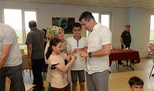 Vali Memiş misafir depremzedelerle buluştu