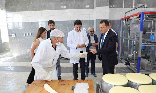 Vali Öksüz, Sanayi Tesislerinde incelemelerde bulundu