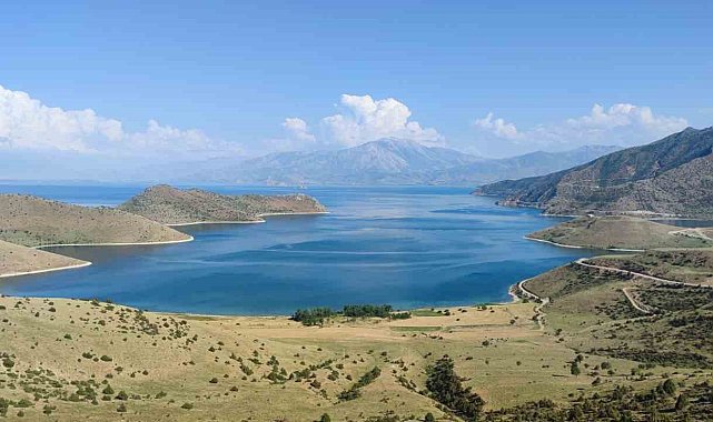 Van Gölü'nün saklı koyları ziyaretçilerini mest ediyor