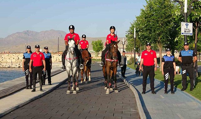 Van'da 'atlı polisler' göreve başladı