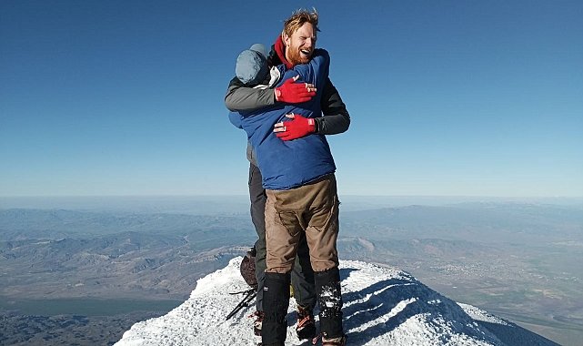 Yabancı turistler Ağrı Dağı zirvesinde
