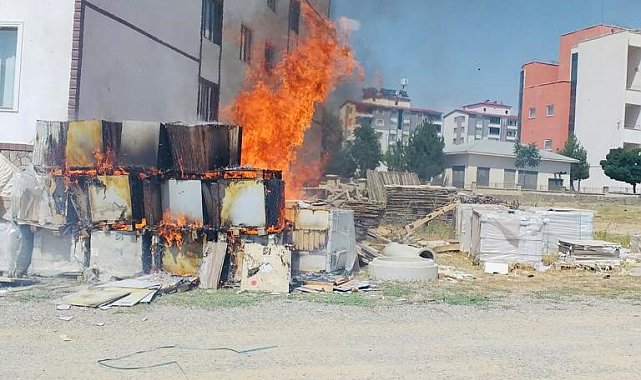 Yangın binalara sıçramadan söndürüldü
