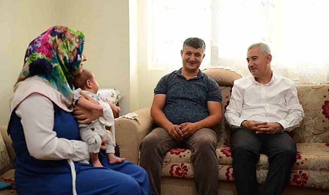 Yeşilyurt Belediyesi 'Hoş Geldin Bebek' projesiyle ailelerin bebek sevincini paylaşıyor