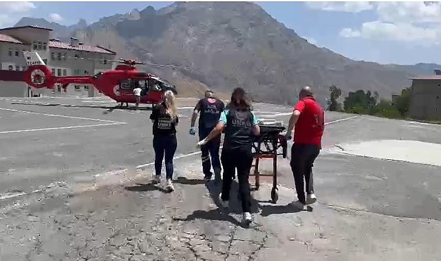 Yılanın ısırdığı vatandaş için ambulans helikopter havalandı