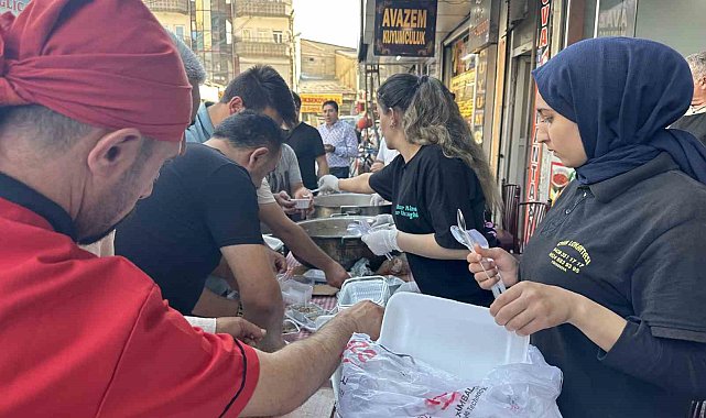 Yüksekova'da aşure dağıtımına yoğun ilgi