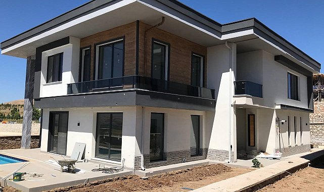 Yüksekten düşen mobilya ustası hayatını kaybetti