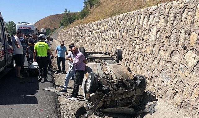 4 kişinin yaralandığı trafik kazasında adeta can pazarı yaşandı