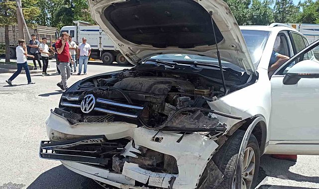 Ahlat Belediye Başkanı Çoban trafik kazası geçirdi