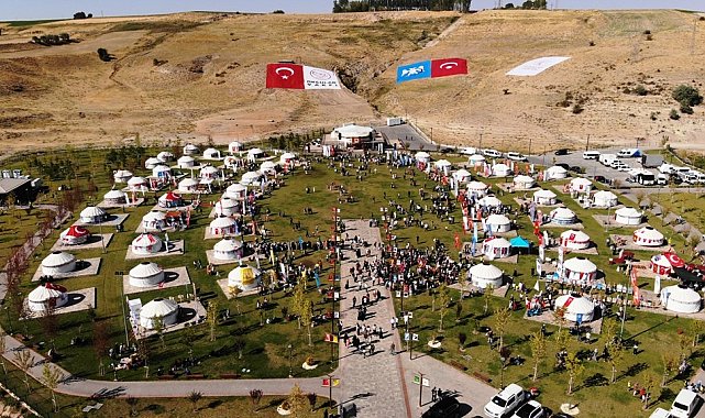 Ahlat'ı iki günde 120 bin kişi ziyaret etti