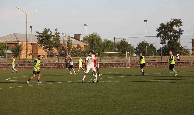 Ahlat'ta 'Şöhretler Futbol Turnuvası' düzenlendi
