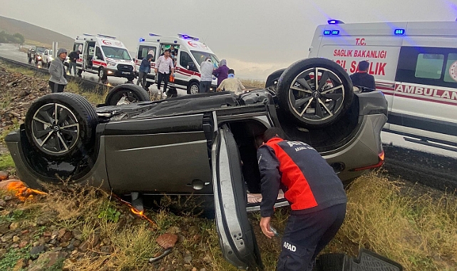 Ardahan'da devrilen otomobildeki 6 kişi yaralandı
