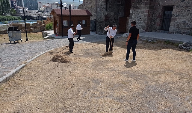 Ardahan Kalesi temizleniyor