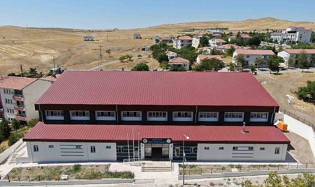 Arguvan'da 500 seyirci kapasiteli kapalı spor salonu tamamlandı