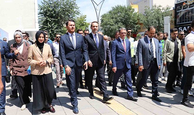 Bakan Bayraktar, Van esnafını ziyaret etti