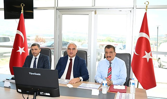 Bakan Ersoy, Malatya'da incelemelerde bulundu
