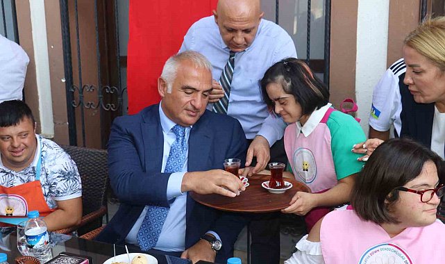 Bakan Ersoy Malatya'da temaslarda bulundu