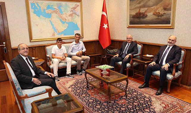 Bakan Güler, LGS ikincisi Elazığlı Muhammet'i kabul etti