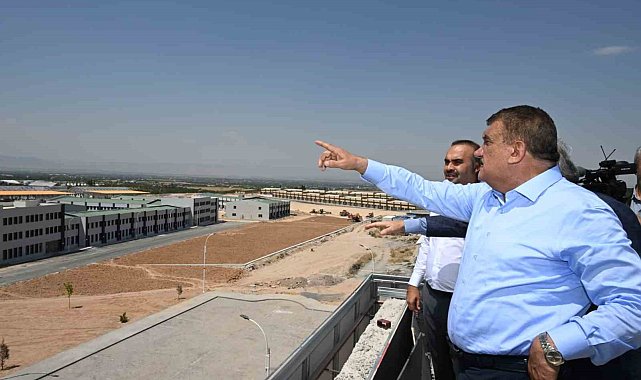 Bakan Kacır Malatya'da Büyükşehir Belediyesi hizmetlerini gezdi