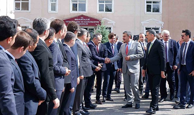 Bakan Tekin Erzurum'da