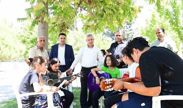 Başkan Çınar, Şehit Ömer Halisdemir Gençlik Merkezi çalışmalarını inceledi