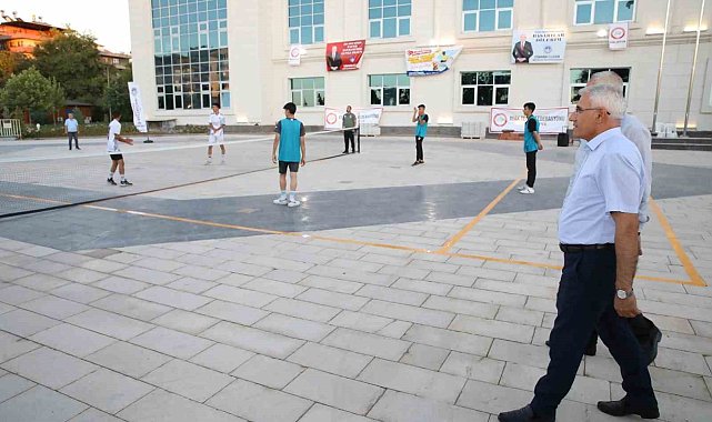 Battalgazi'de ayak tenisi turnuvasının startı verildi