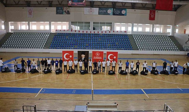 Bingöl'de 56 spor kulübüne malzeme desteği