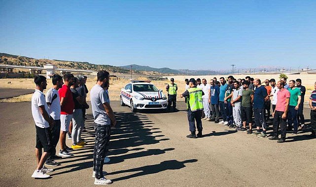 Bingöl'de jandarma trafik kuralları hakkında vatandaşları bilgilendirdi