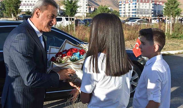 Bitlis Valisi Erol Karaömeroğlu görevine başladı