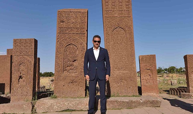 Bitlis'in yeni Valisi Karaömeroğlu, ilk ziyaretini tarihi ilçe Ahlat'a yaptı